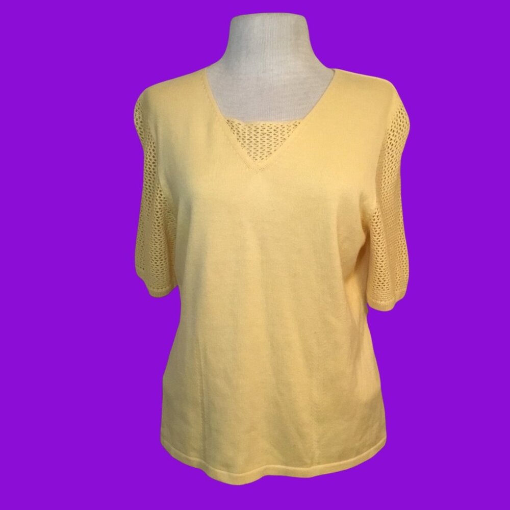 Yellow Short Sleeve Light Weight Knit Sweater Ladies Size Medium